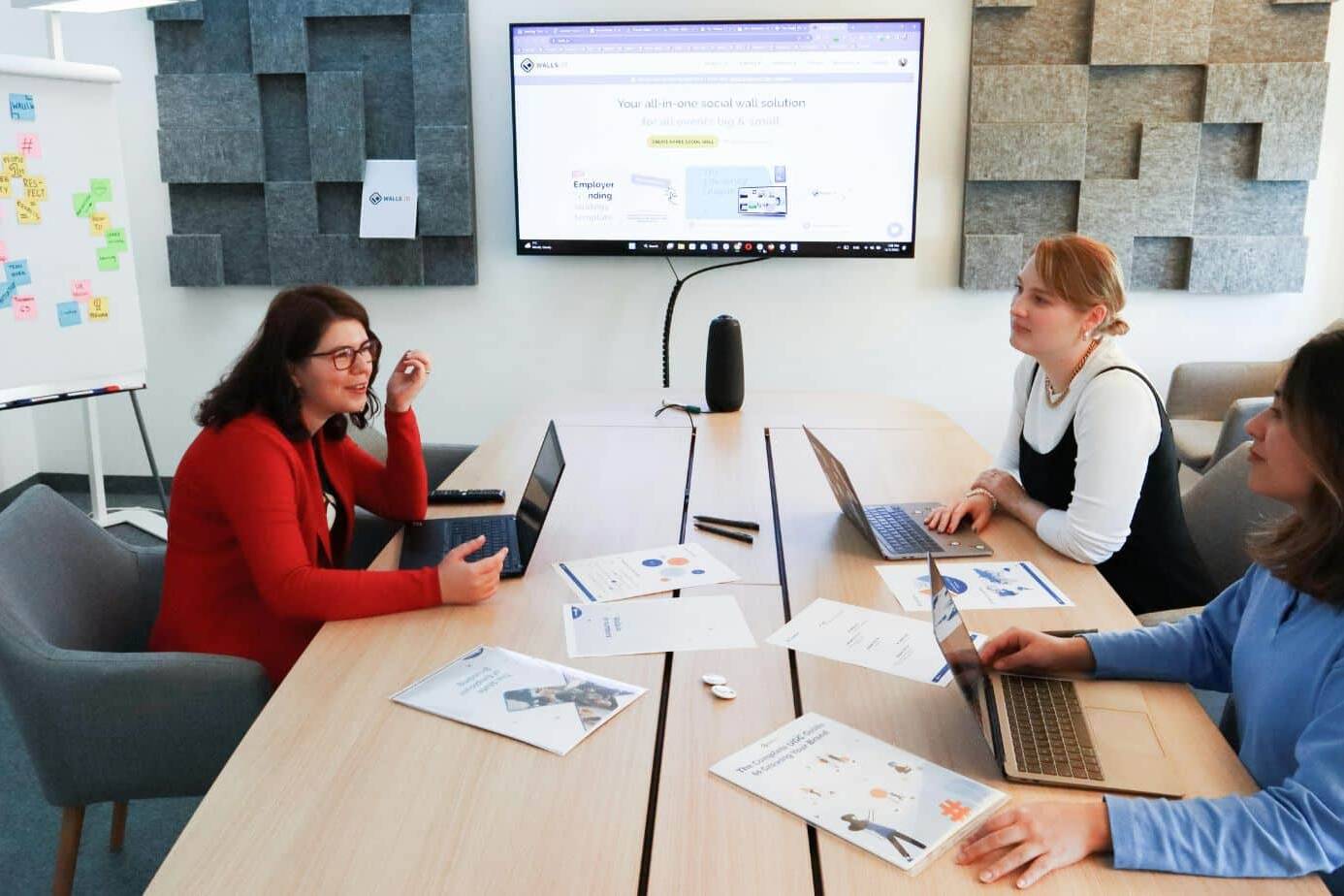 eCommerce Management Service Experts in a Meeting