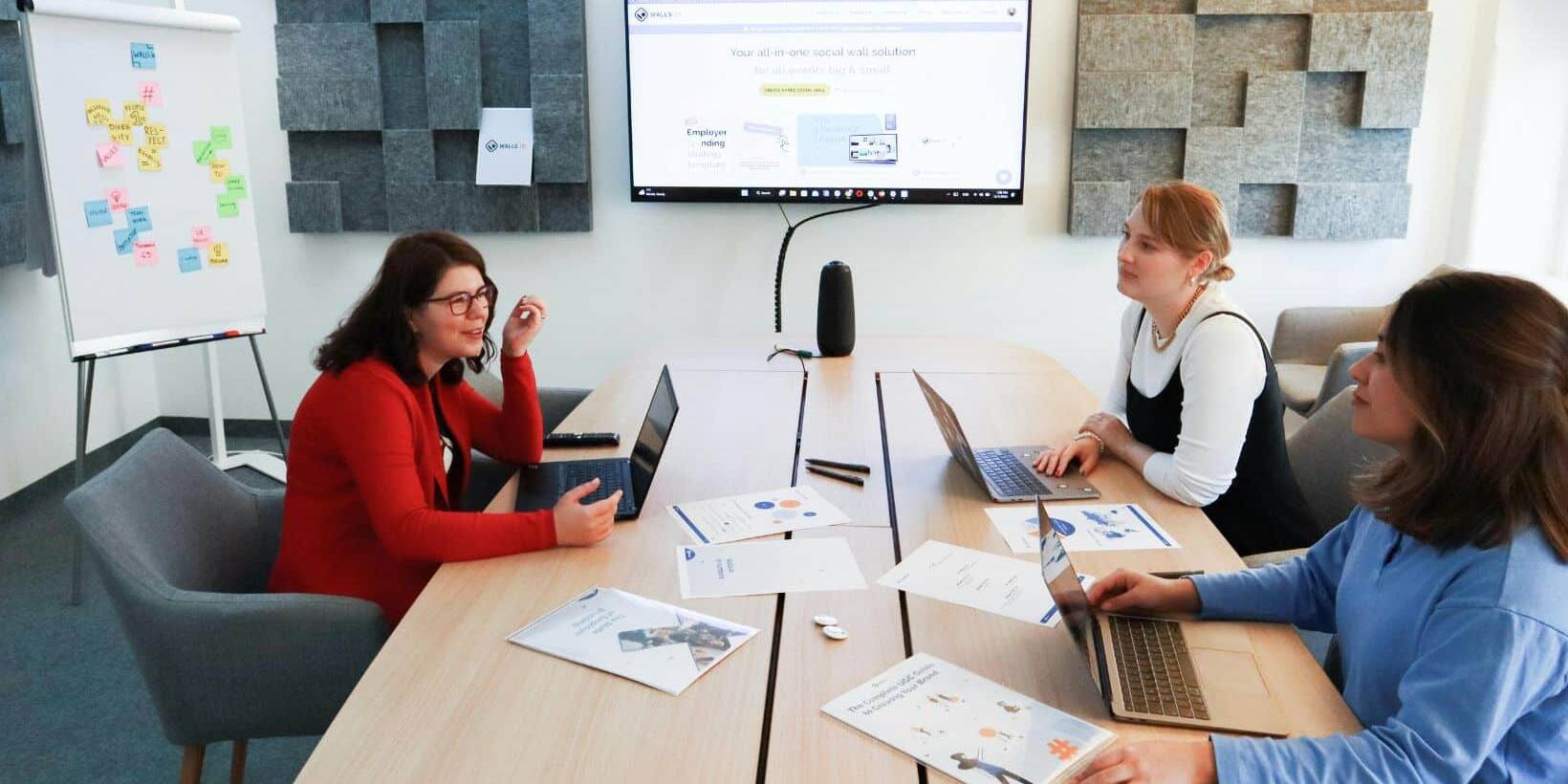 eCommerce Management Service Experts in a Meeting